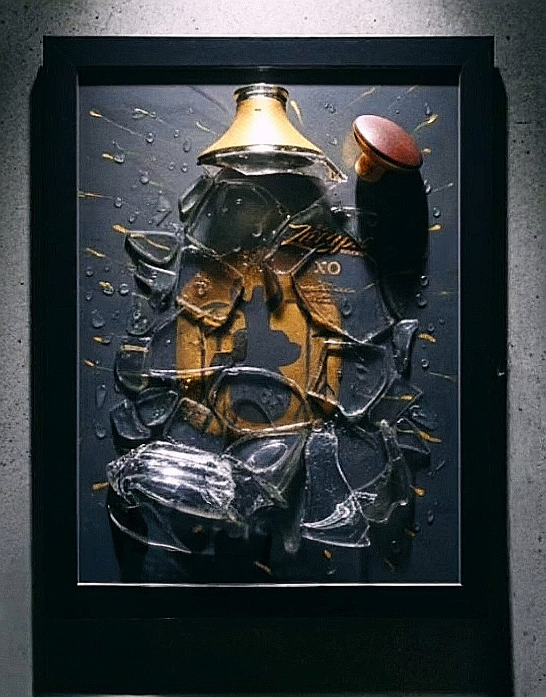 Quadro Batterista con Bottiglia Dorata